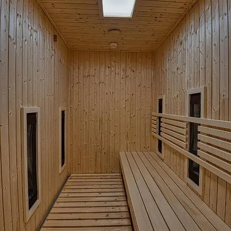 Hotell Cardoner Es Konferenciakoezpont Dobogoko