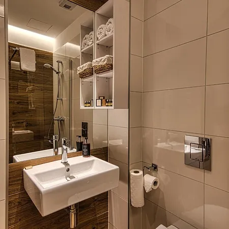 Cardoner Es Konferenciakoezpont Hotell Dobogoko