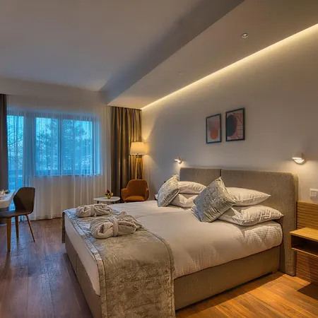 Cardoner Es Konferenciakoezpont Hotel 4*