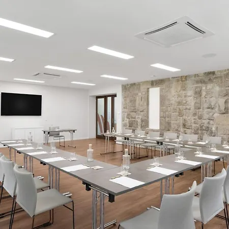 Cardoner Es Konferenciakoezpont Hotell