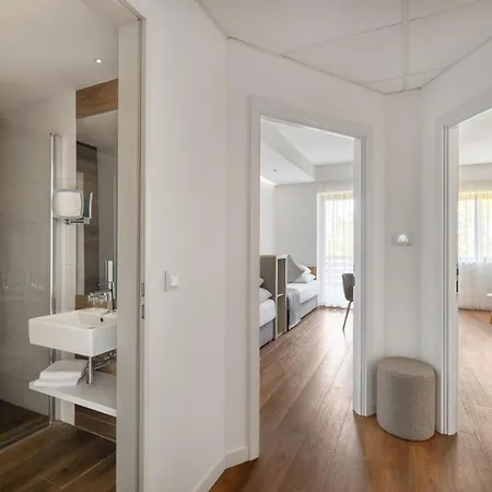 Cardoner Es Konferenciakoezpont Hotell Dobogoko