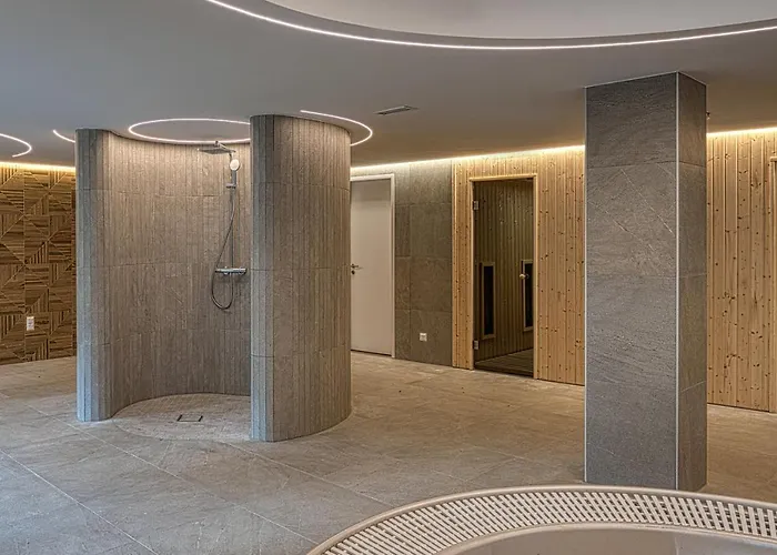 Cardoner Es Konferenciakoezpont Hotel 4*