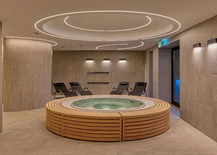 Cardoner Es Konferenciakoezpont Hotel 4*