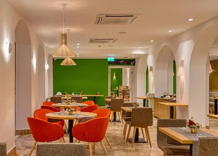 Cardoner Es Konferenciakoezpont Hotel 4*