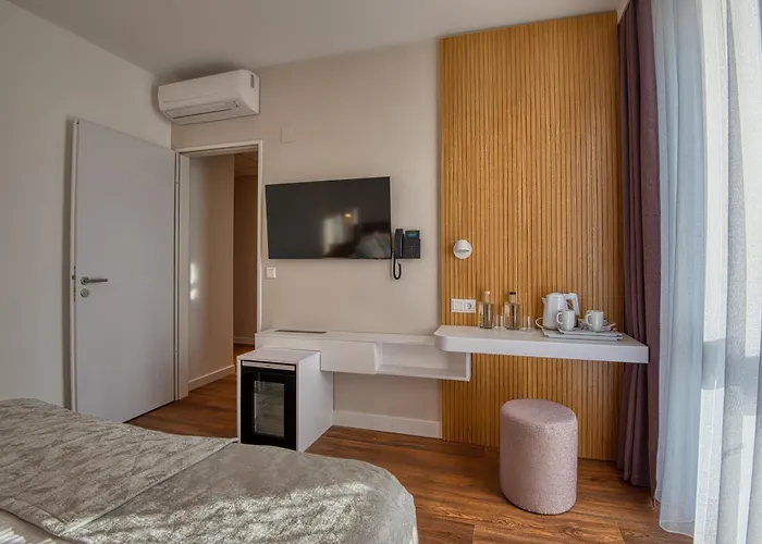 Cardoner Es Konferenciakoezpont Hotel 4*