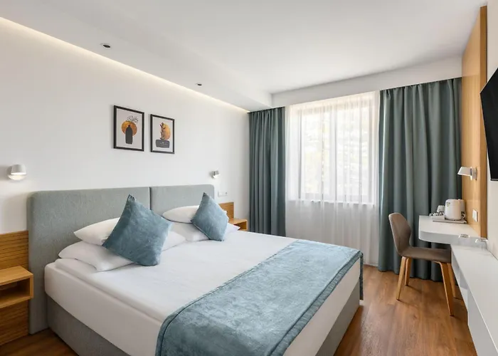 Cardoner Es Konferenciakoezpont Hotel 4*